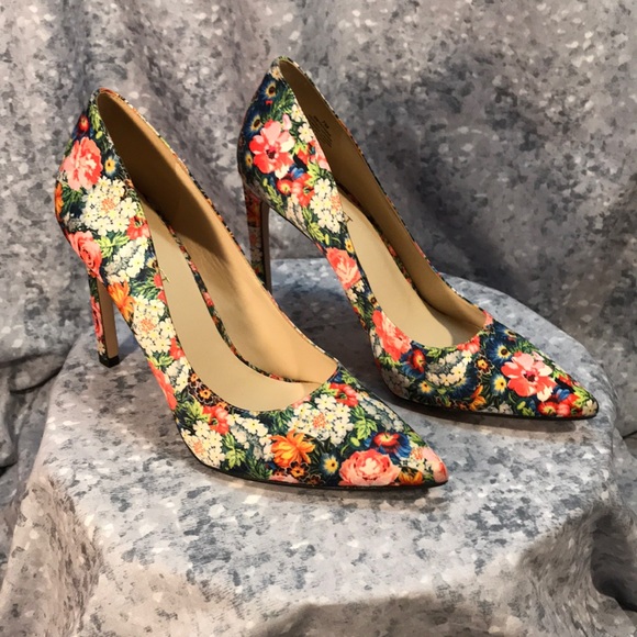 Nine West Shoes - Women’s Nine West Fabric Floral 4” Heels Size 7 medium